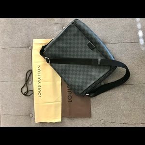 Louis Vuitton Men's messenger bag
